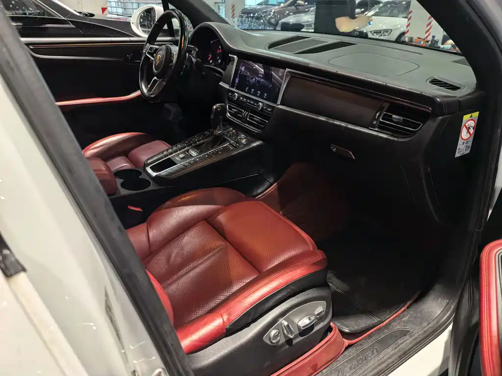 Porsche Macan — миниатюра 12