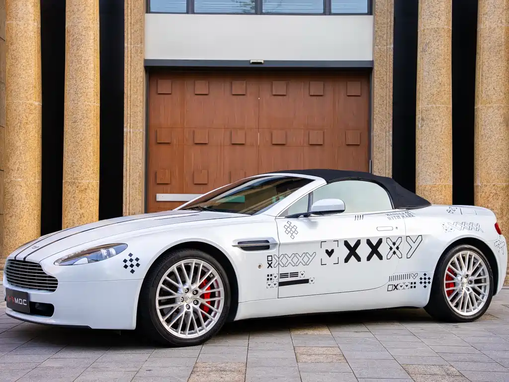 Aston Martin V8 Vantage 2010