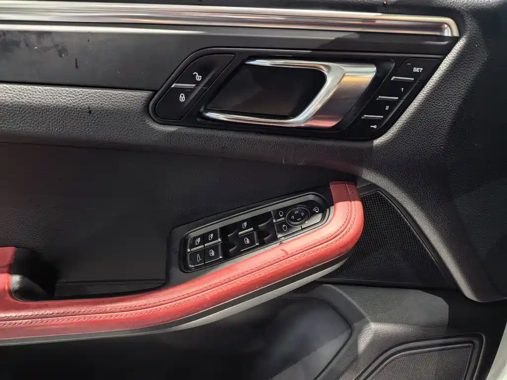 Porsche Macan — миниатюра 10
