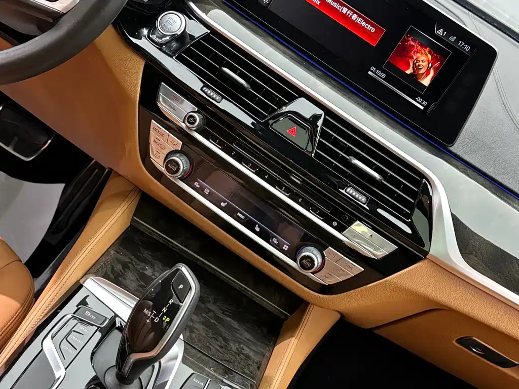 BMW 5 Series — миниатюра 22