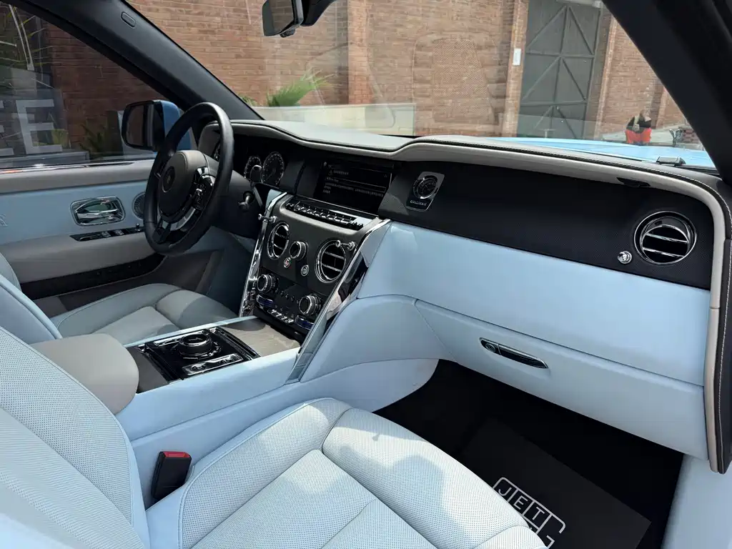 Rolls-Royce Cullinan 2018 мест