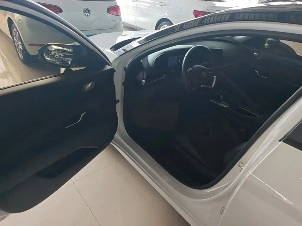 Hyundai Elantra — миниатюра 16