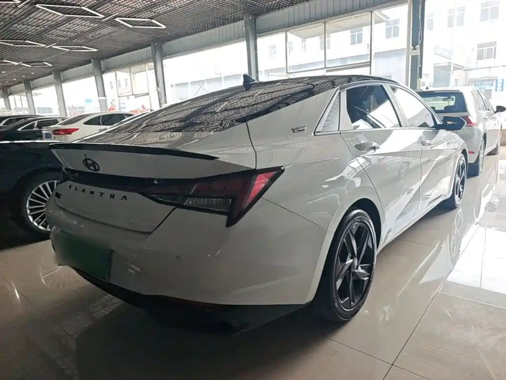 Hyundai Elantra — миниатюра 7
