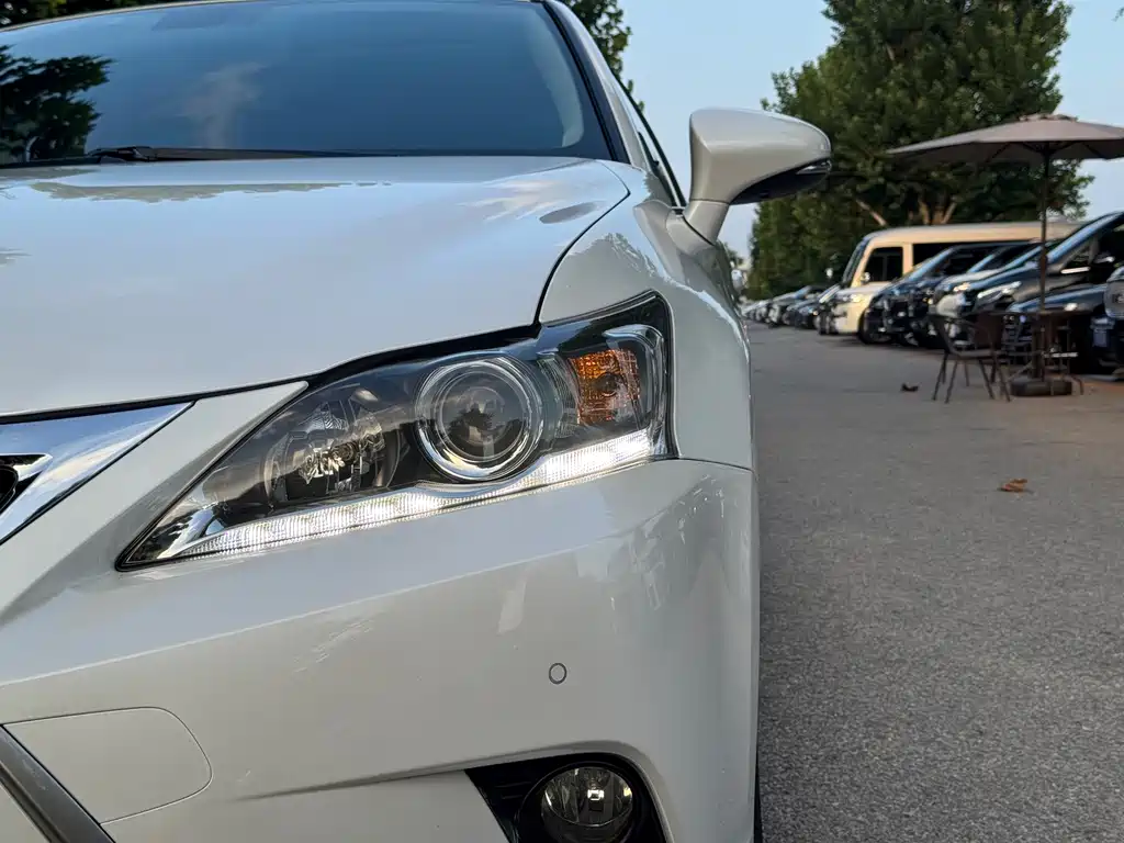Lexus CT — миниатюра 14