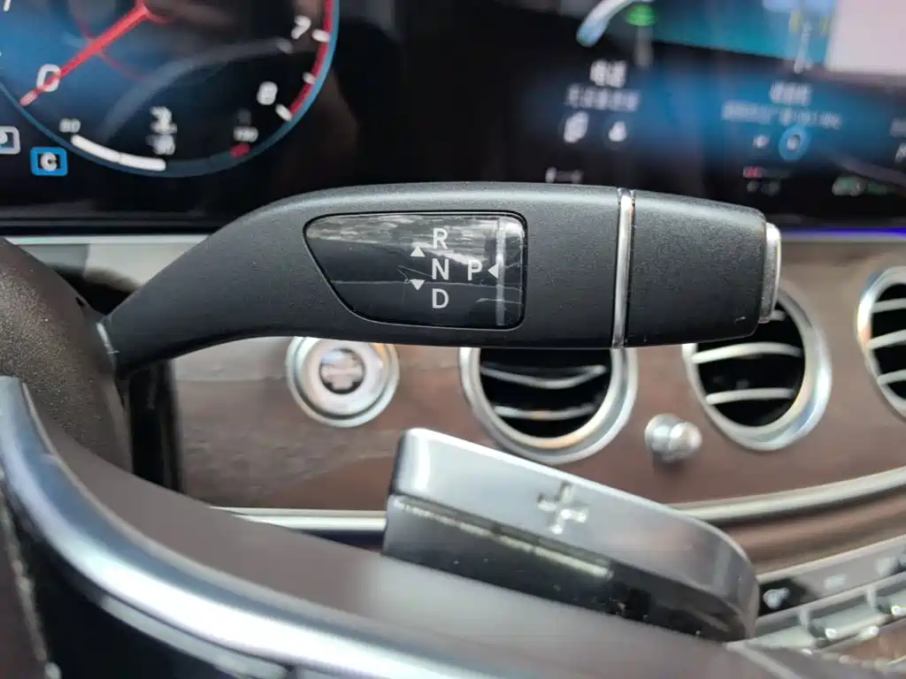 Mercedes-Benz E-Class — миниатюра 14