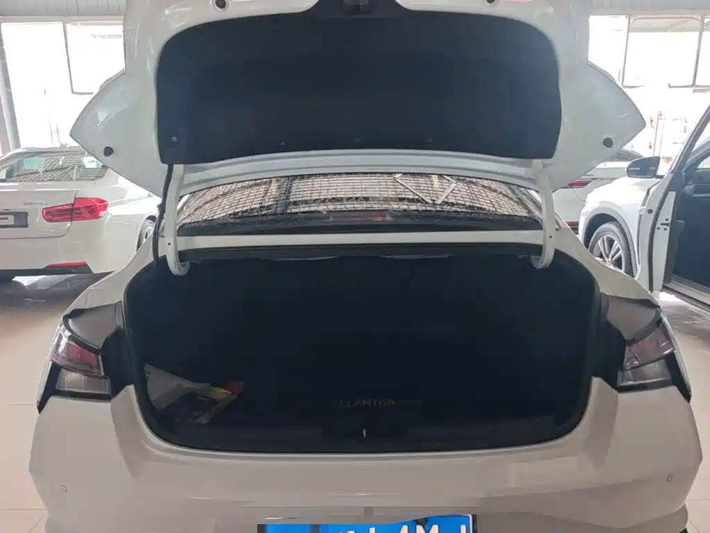 Hyundai Elantra — миниатюра 19