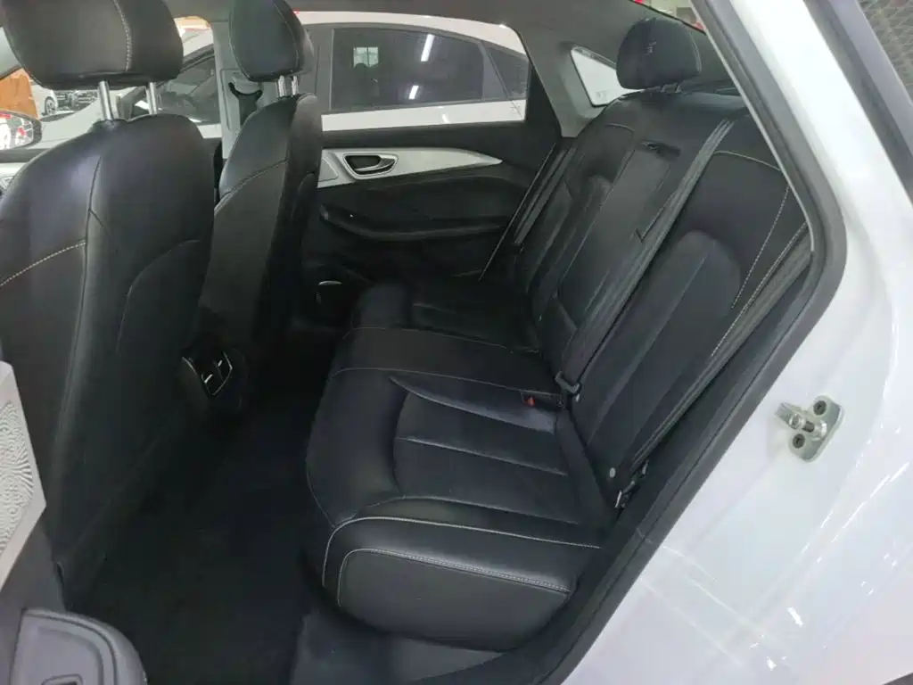 Roewe i6 MAX New Energy — миниатюра 17