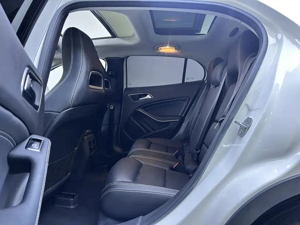 Mercedes-Benz GLA 2017 GLA 200 Fashion
