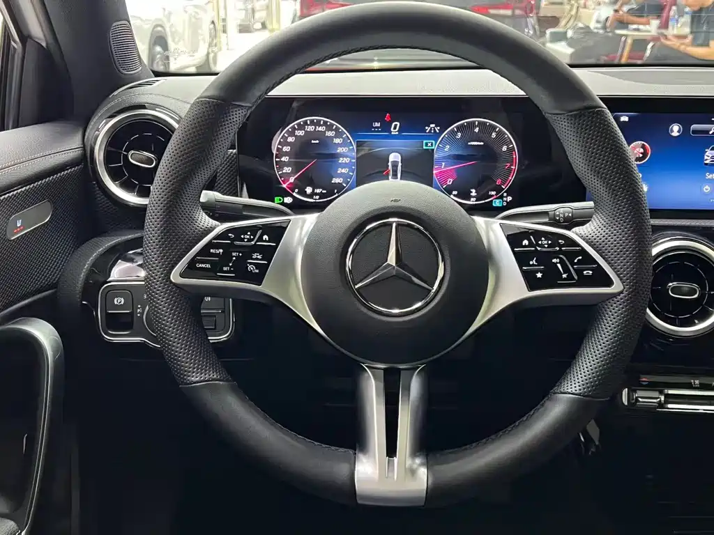 Mercedes-Benz A-Class — миниатюра 10