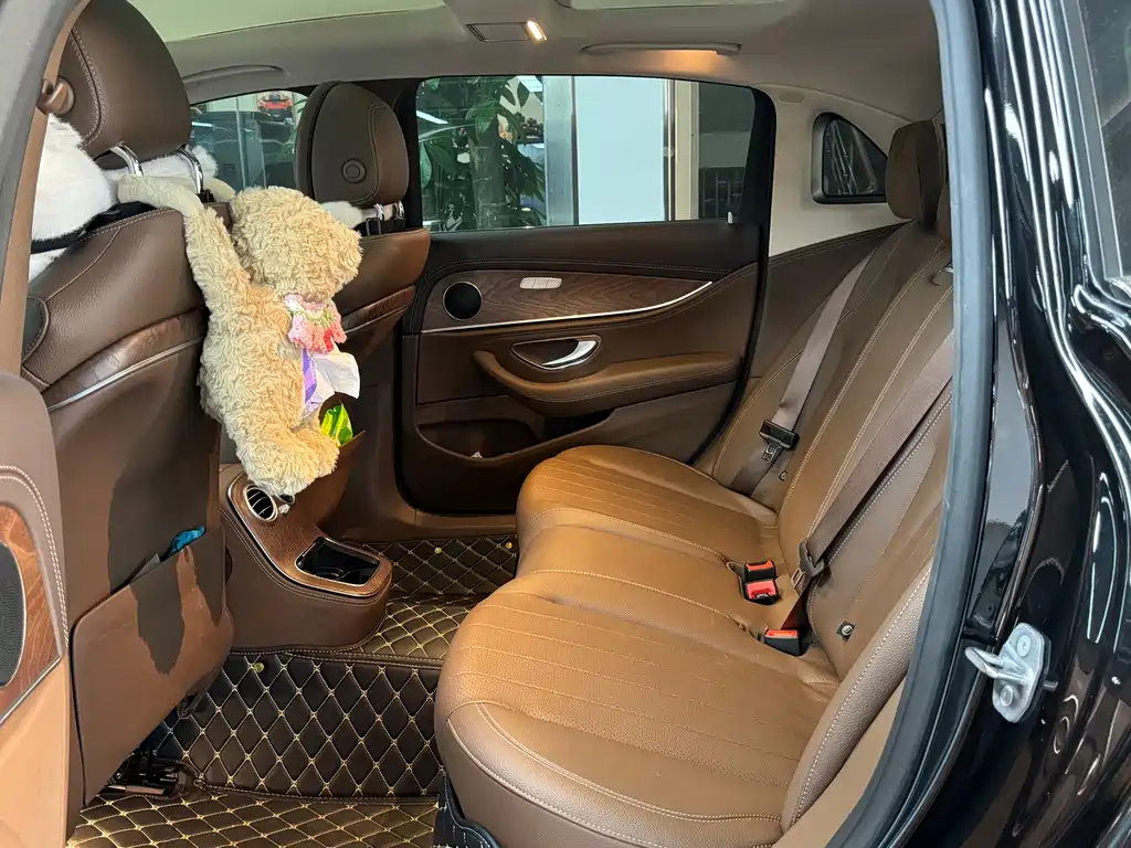 Mercedes-Benz E-Class — миниатюра 9