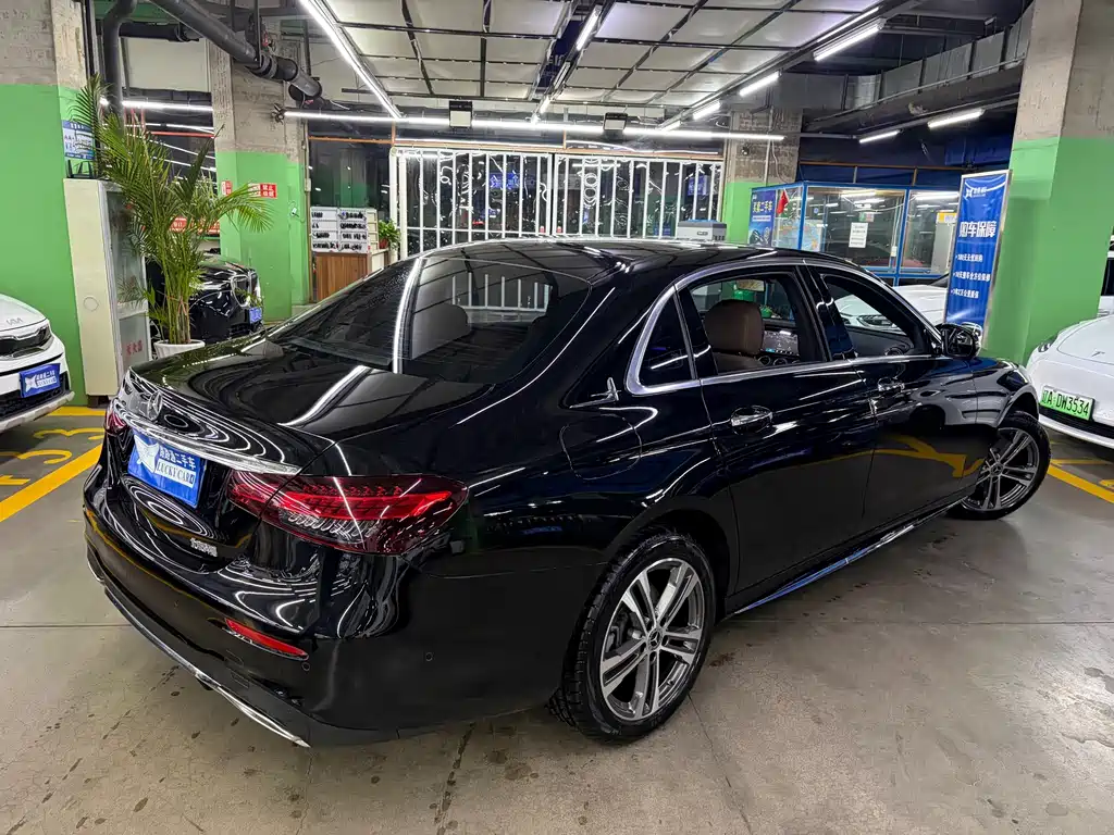 Mercedes-Benz E-Class — миниатюра 6
