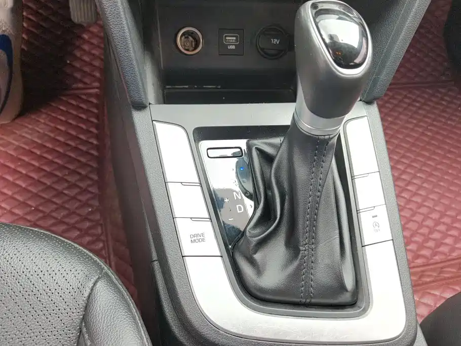 Hyundai Elantra — миниатюра 13