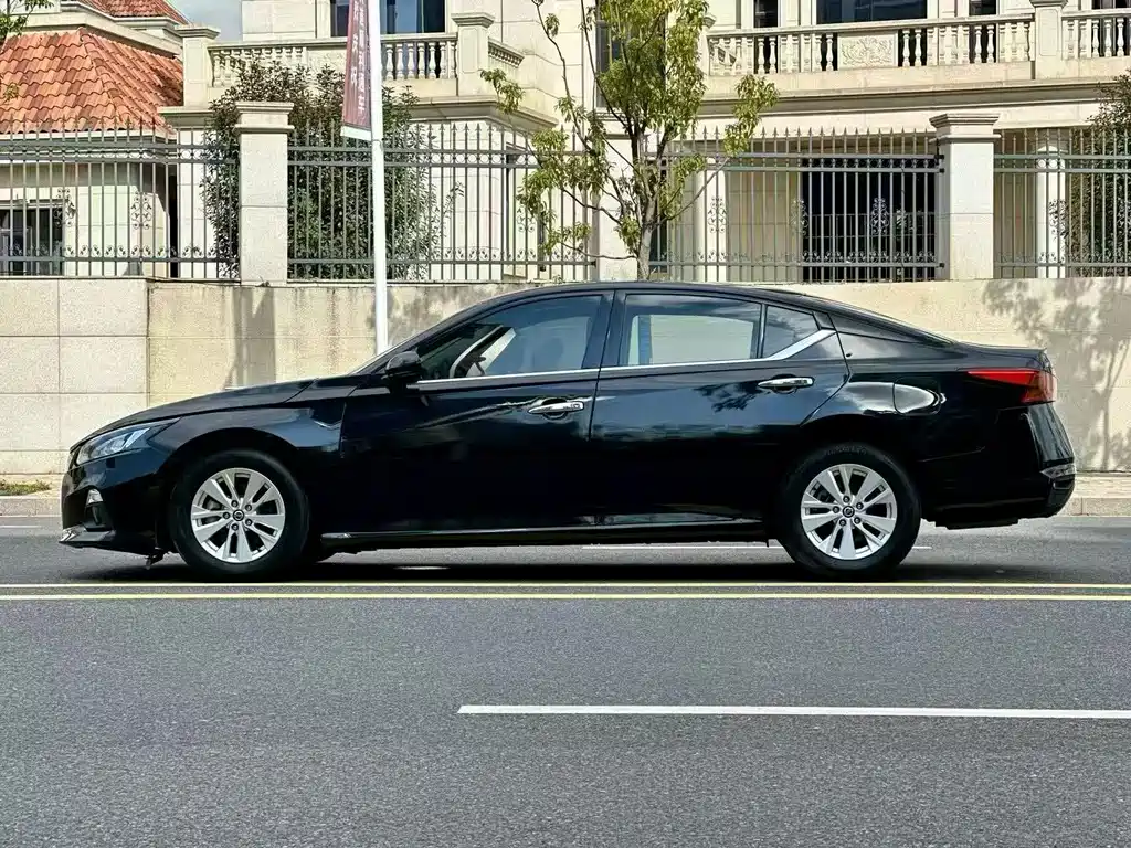 Nissan Teana 2022 — фото 8