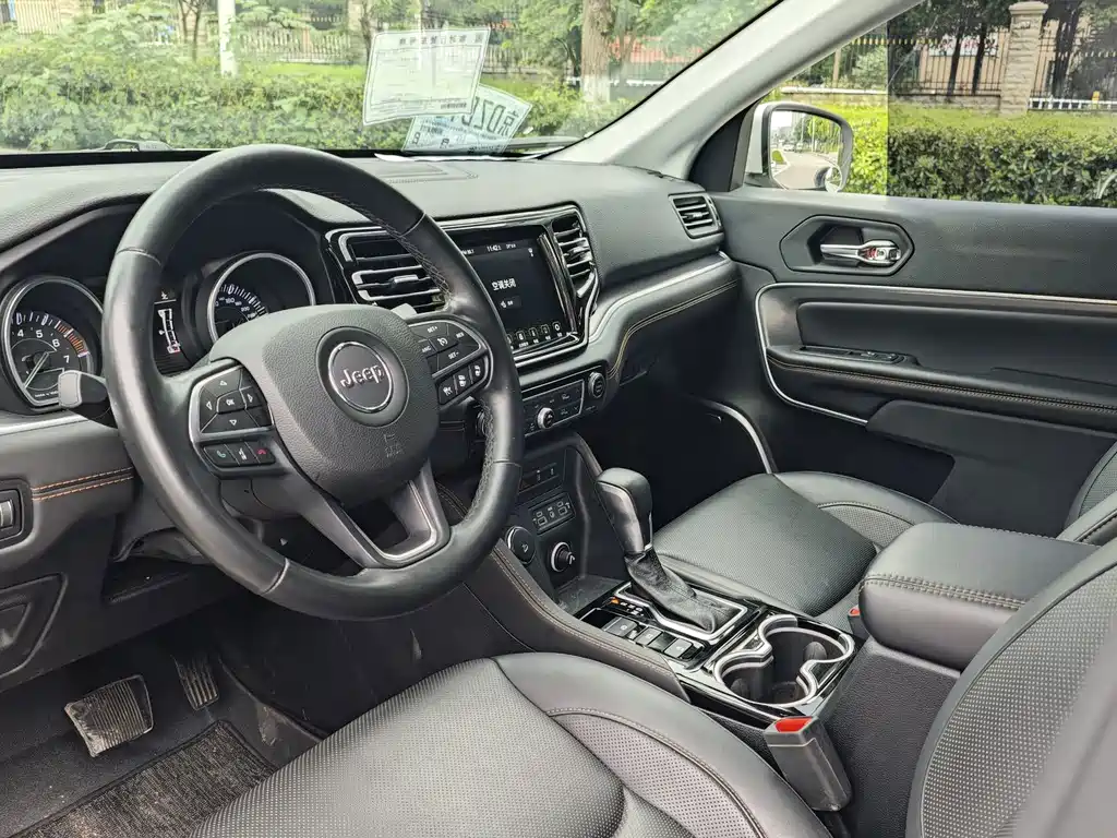 Jeep Grand Commander — миниатюра 8