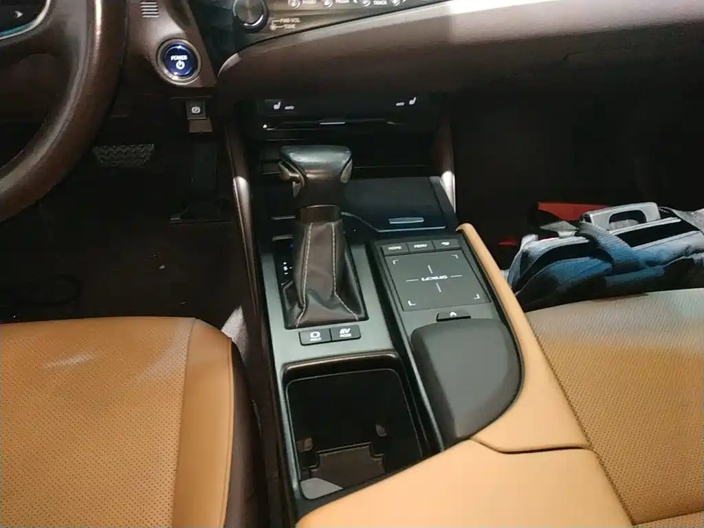 Lexus ES 2020 300h