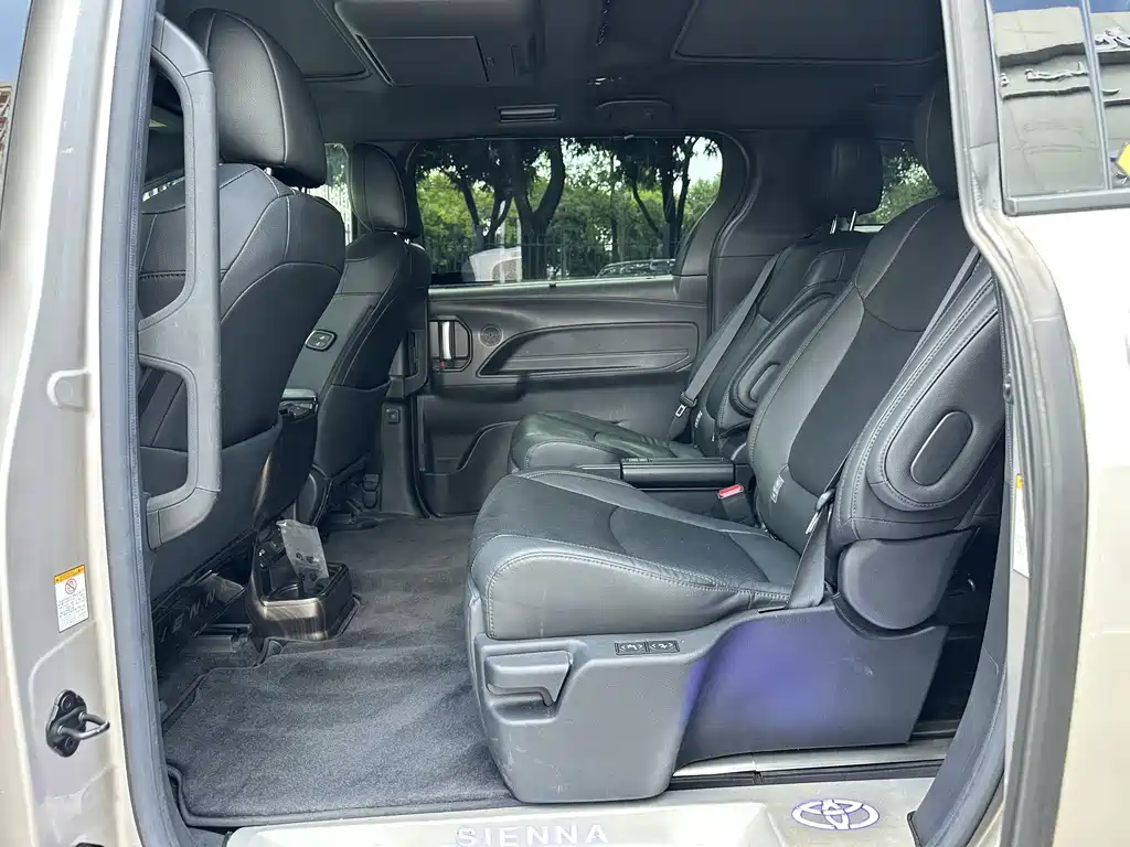 Toyota Sienna — миниатюра 15
