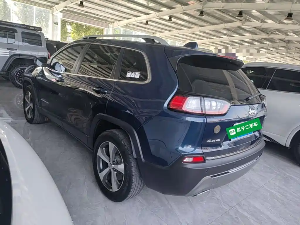 Jeep Cherokee — миниатюра 5