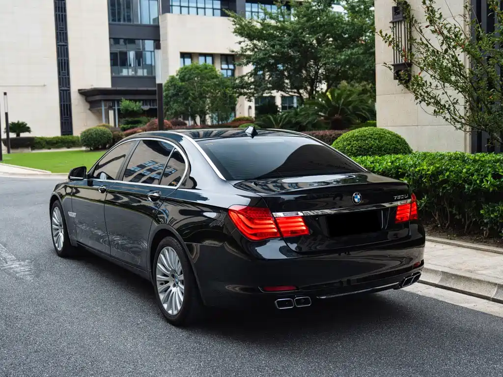 BMW 7 Series — миниатюра 3