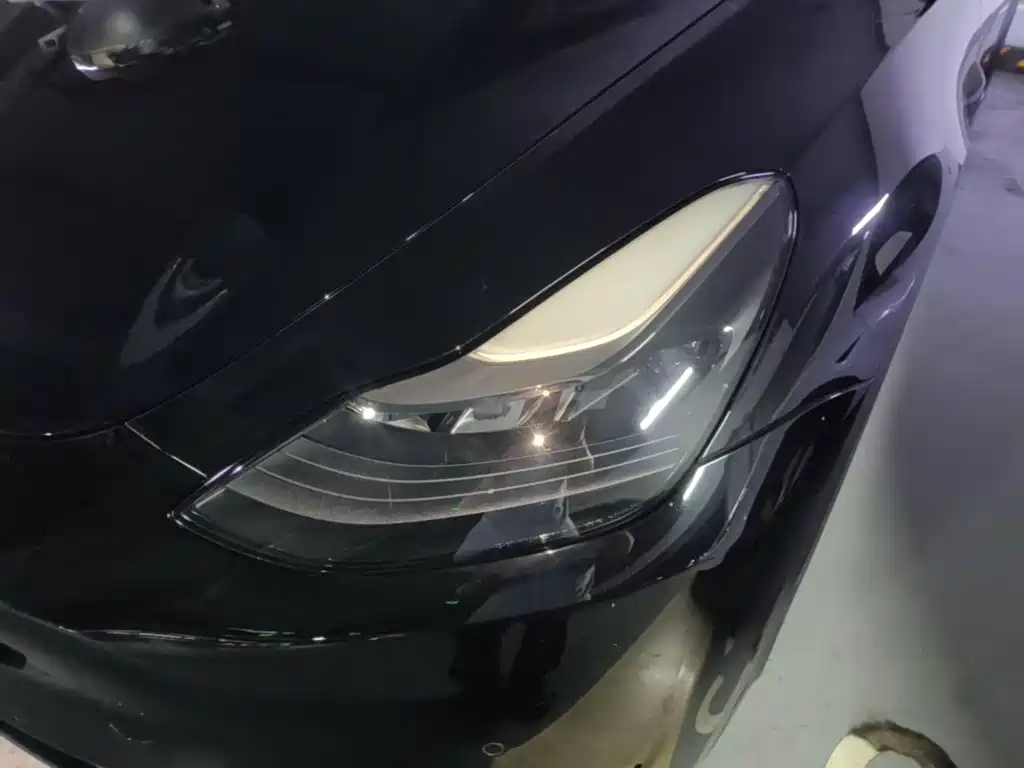 Tesla Model Y — миниатюра 24