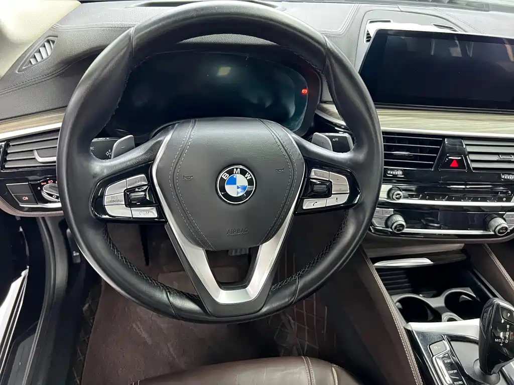 BMW 5 Series — миниатюра 5