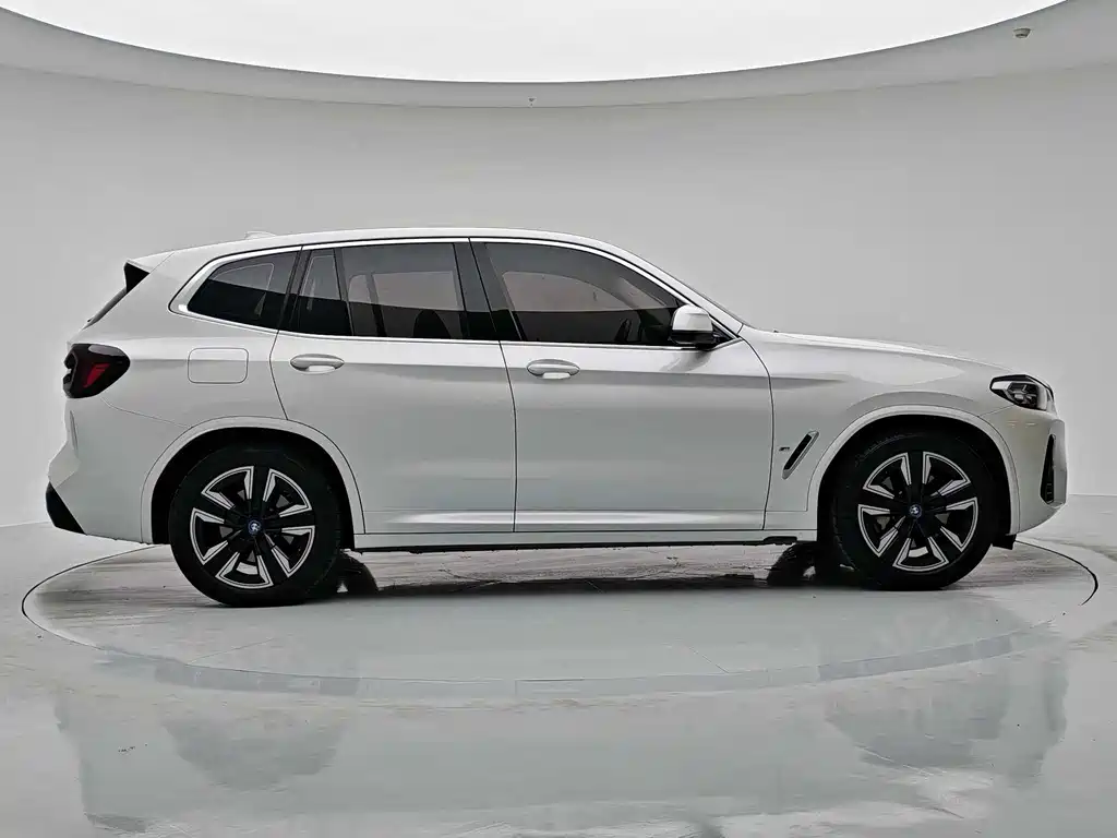 BMW iX3 — миниатюра 7