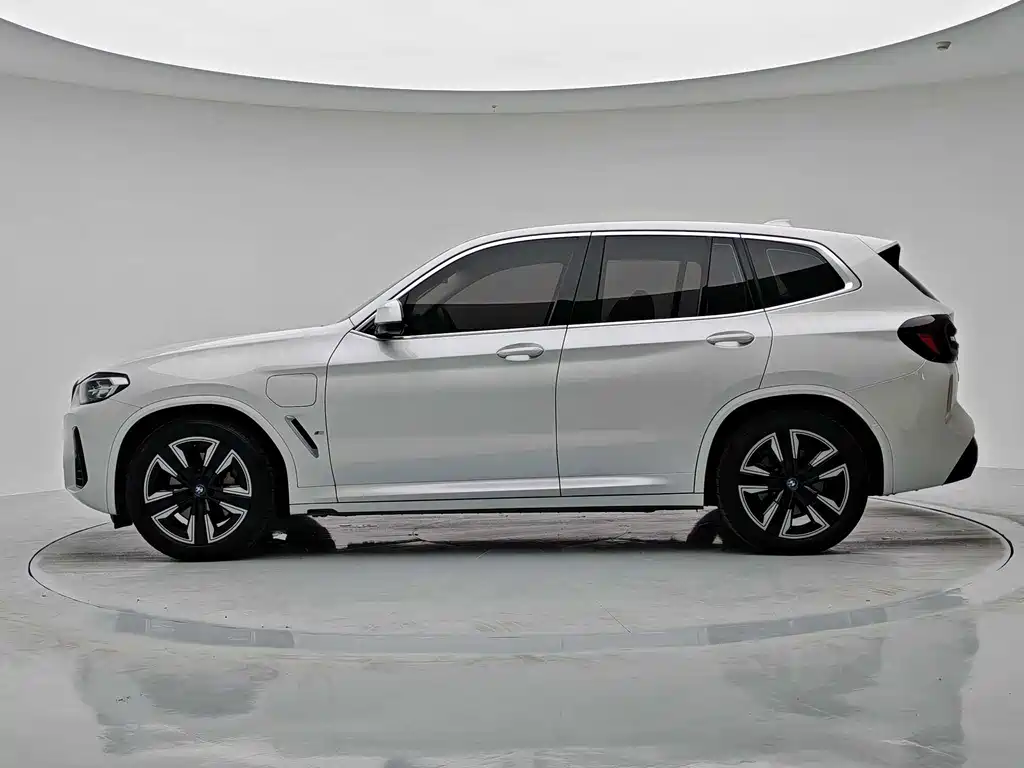 BMW iX3 — миниатюра 8