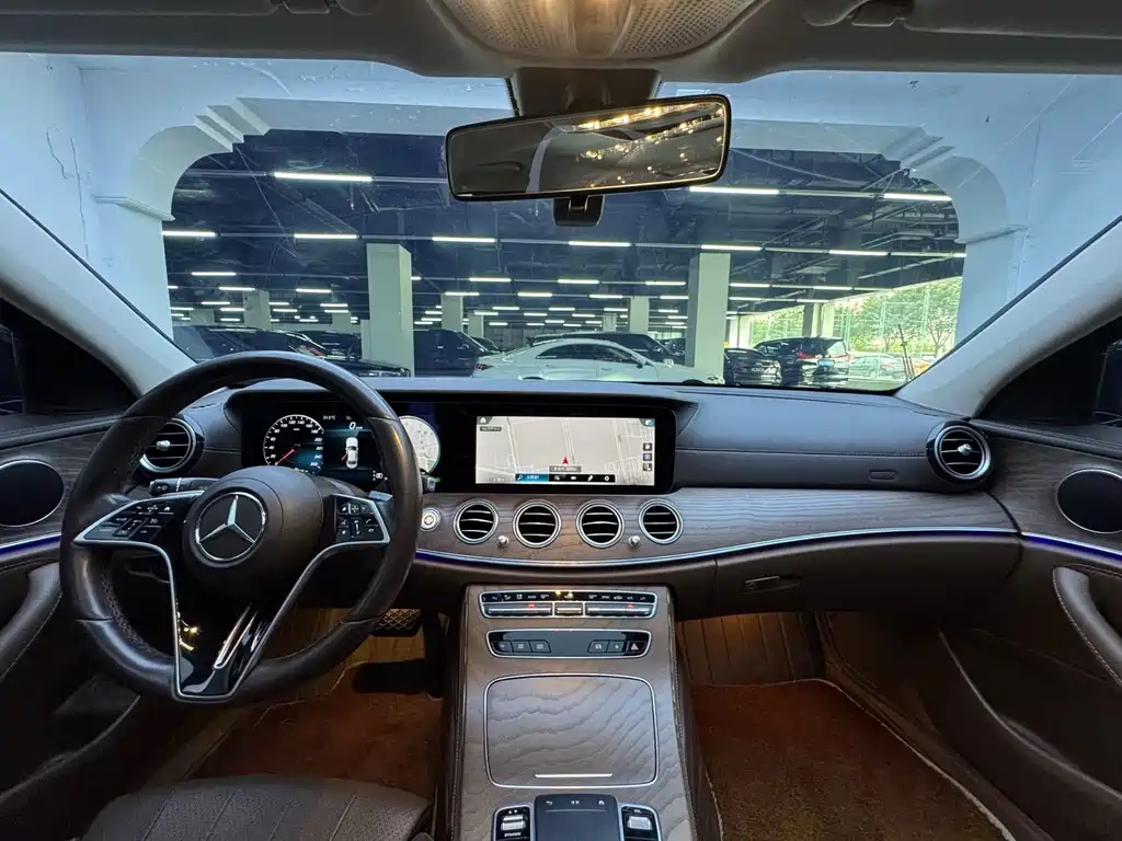 Mercedes-Benz E-Class — миниатюра 7