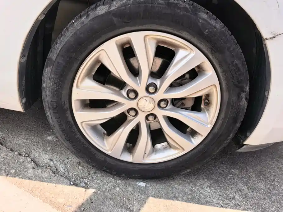 Buick Excelle — миниатюра 6