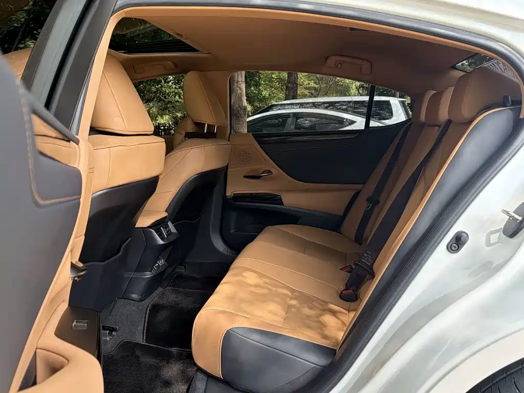 Lexus ES — миниатюра 11