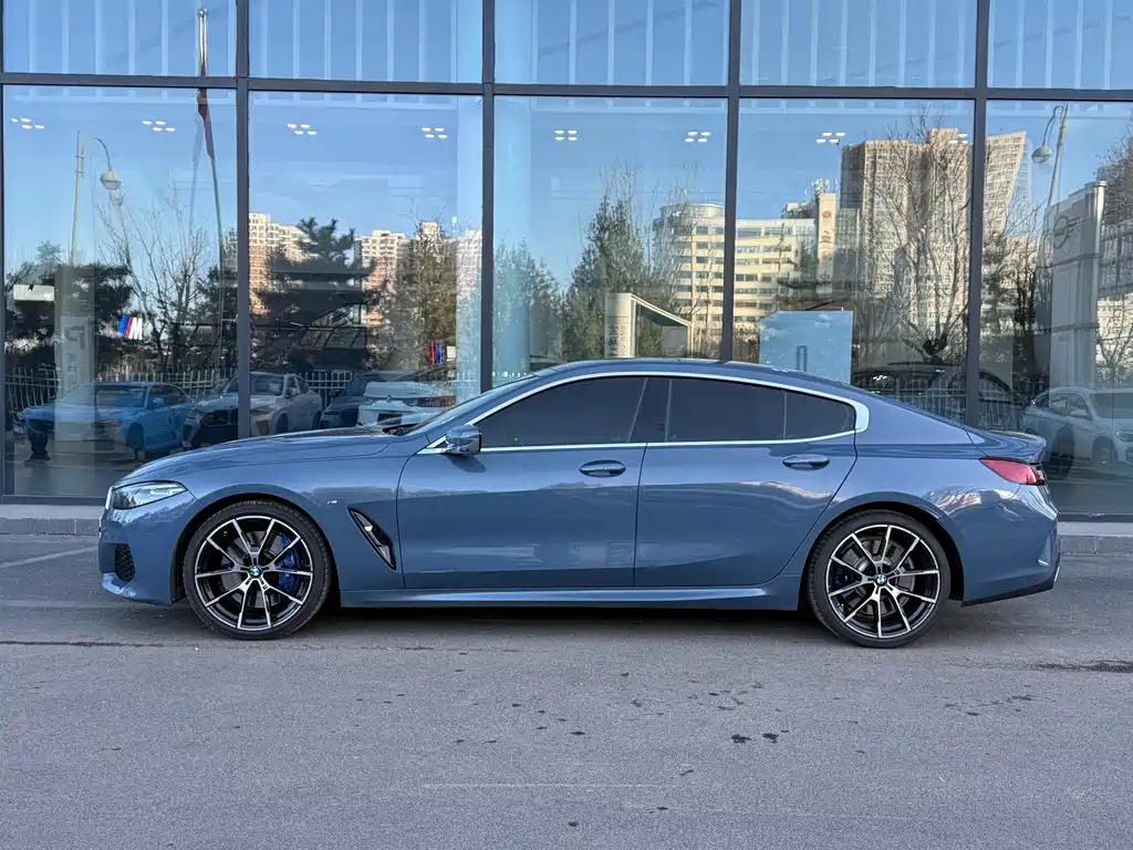 BMW 8 SERIES