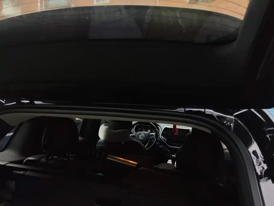 Jeep Cherokee — миниатюра 4