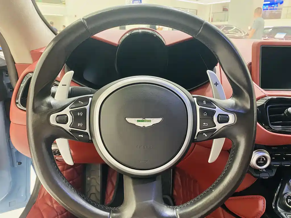 Aston Martin V8 Vantage — миниатюра 7