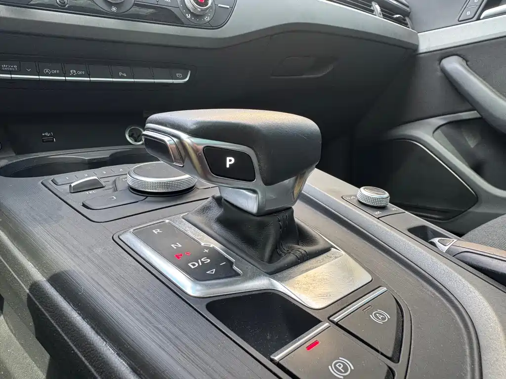 Audi A4L 2019 40 TFSI VI