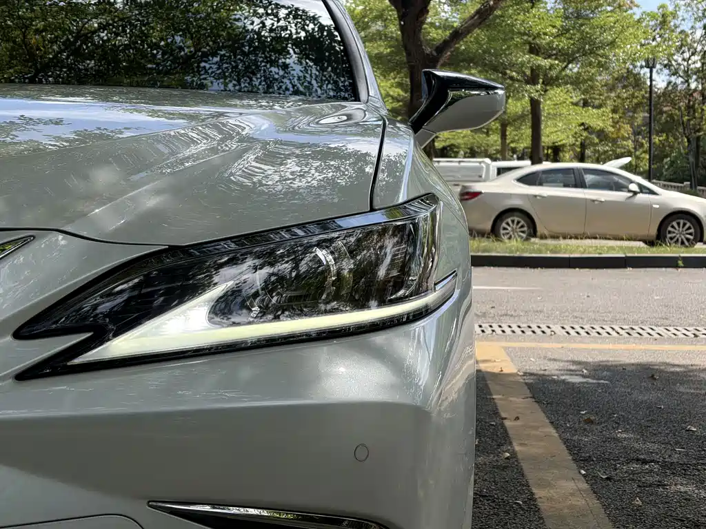 Lexus ES — миниатюра 8