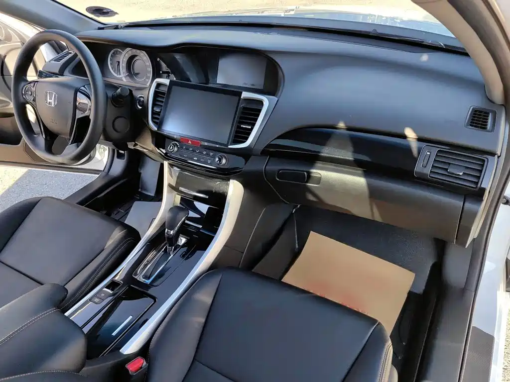 Honda Accord — миниатюра 18
