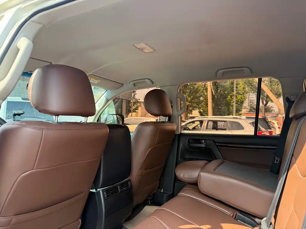 Toyota Land Cruiser — миниатюра 8