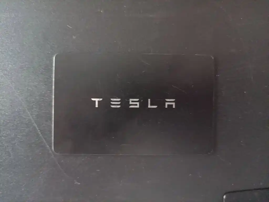 Tesla Model Y — миниатюра 9
