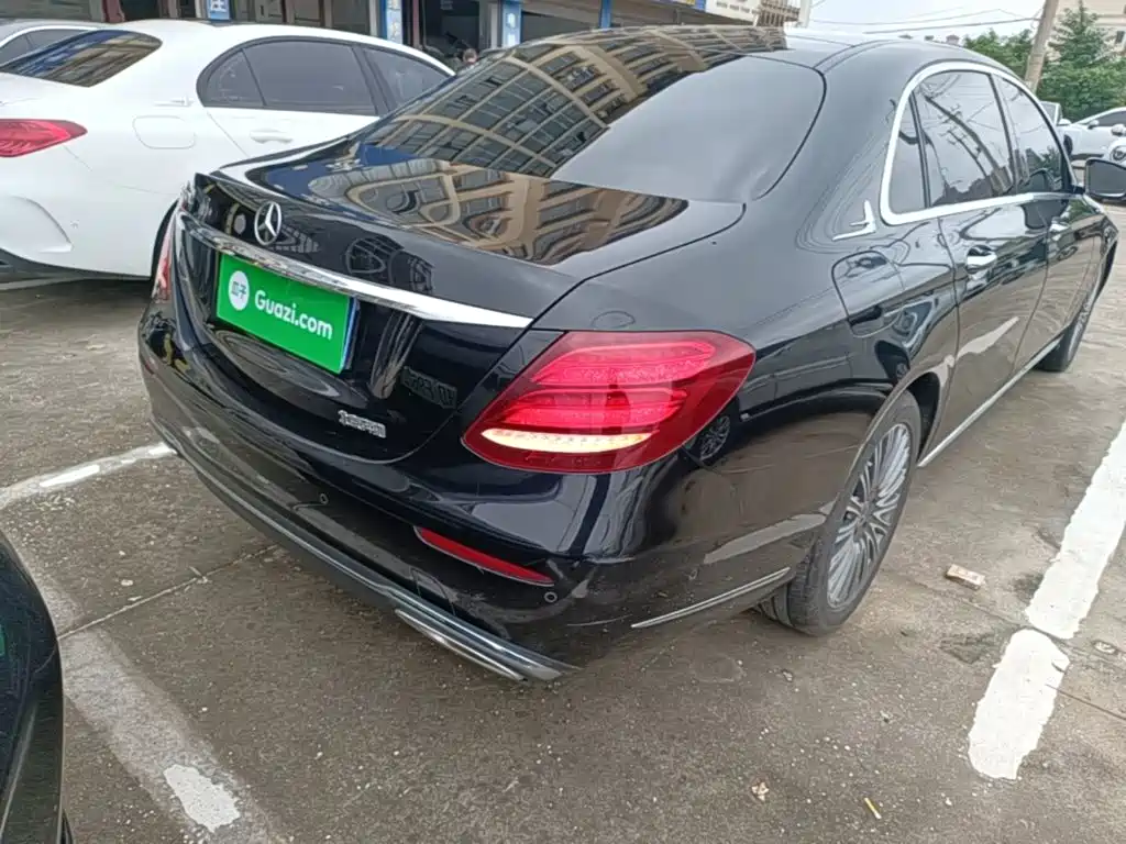 Mercedes-Benz E-Class — миниатюра 7