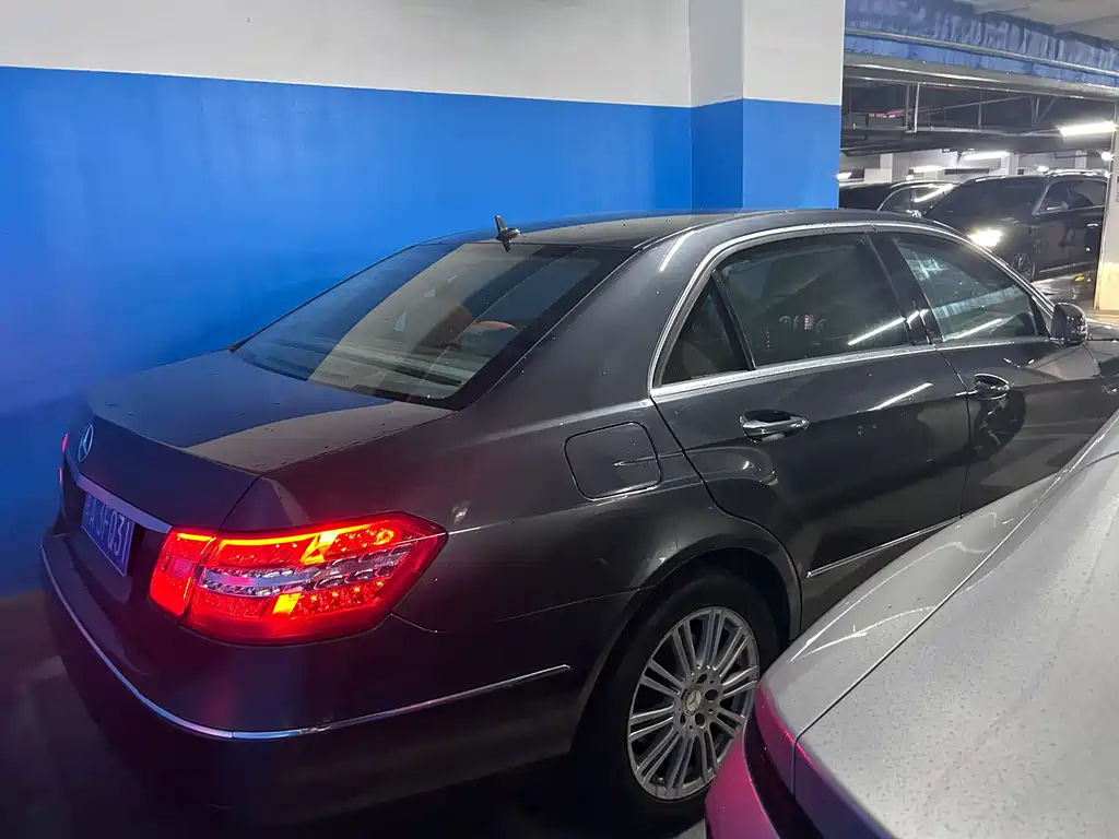Mercedes-Benz E-Class — миниатюра 2