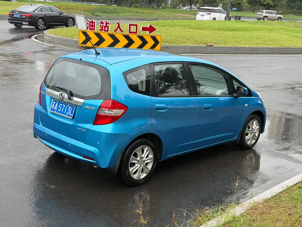 Honda Fit — миниатюра 6
