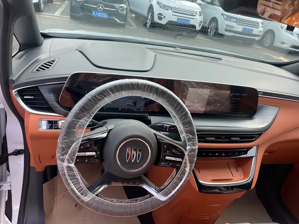 Buick GL8 Hybrid — миниатюра 6