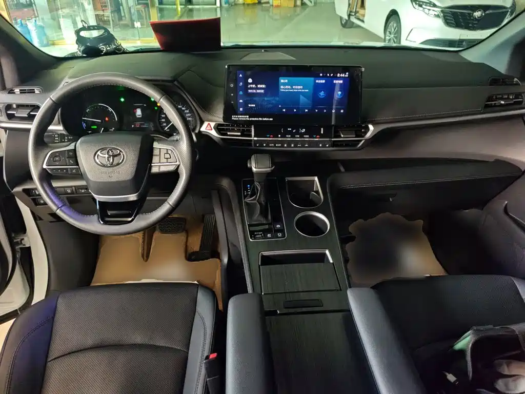 Toyota Sienna 2023 2.5L Luxury