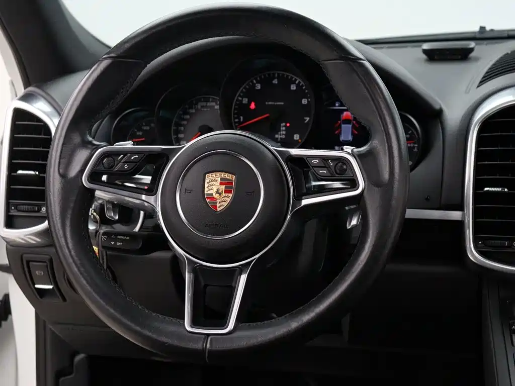 Porsche Cayenne — миниатюра 14