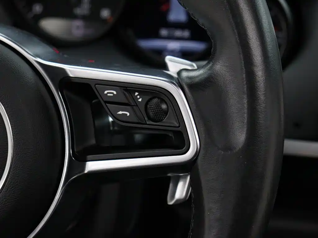 Porsche Cayenne — миниатюра 16