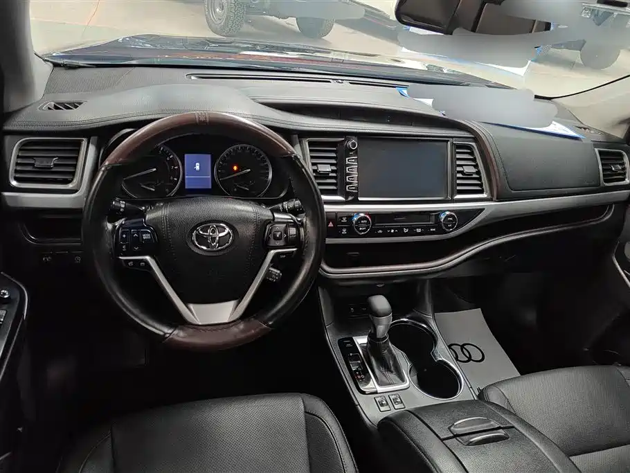 TOYOTA HIGHLANDER