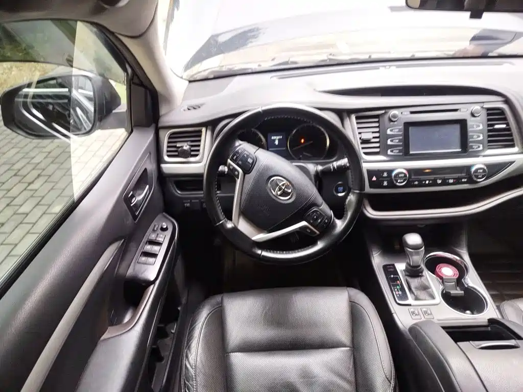 Toyota Highlander 2017 2.0T Luxury 7 мест