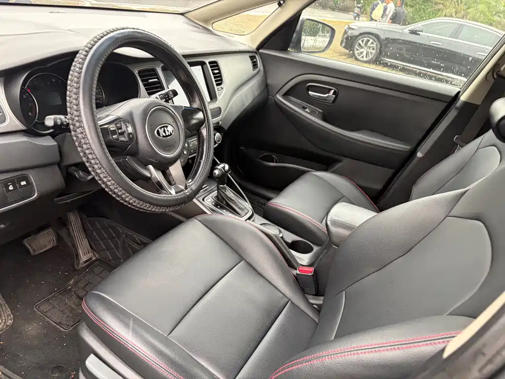Kia Carens — миниатюра 7