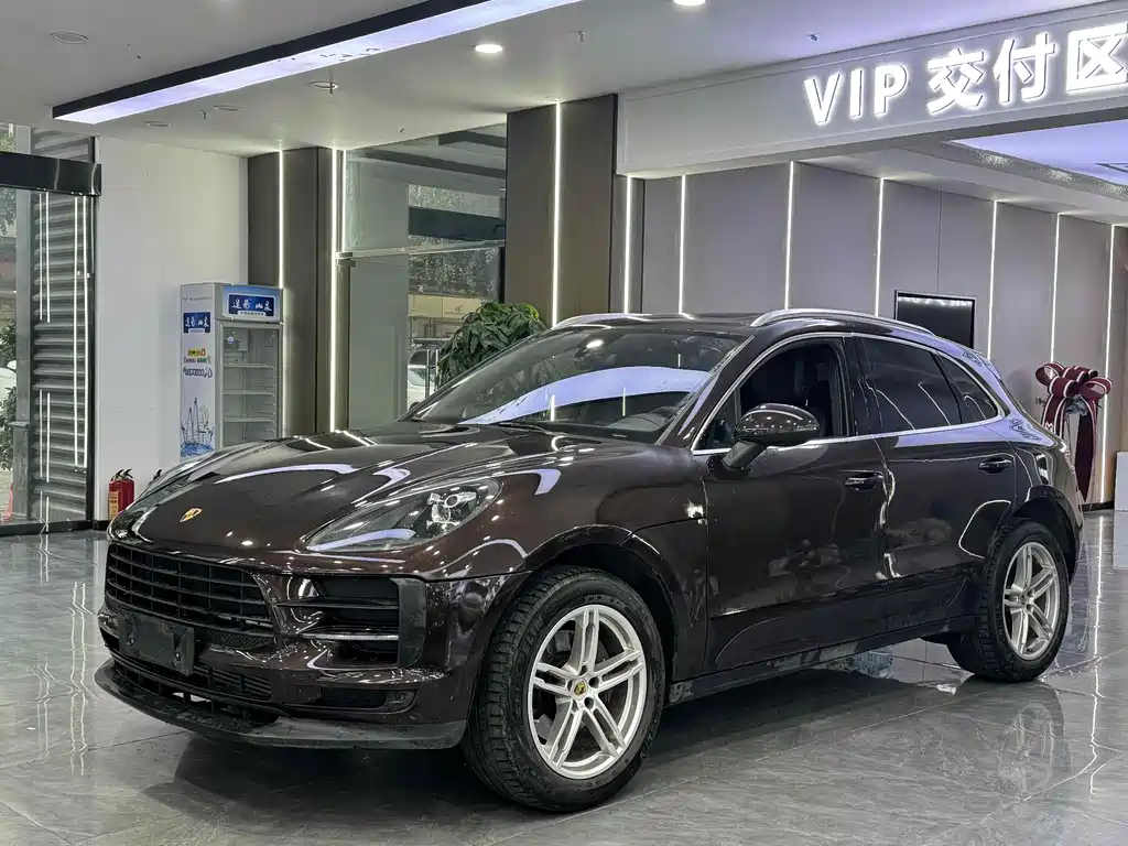PORSCHE MACAN