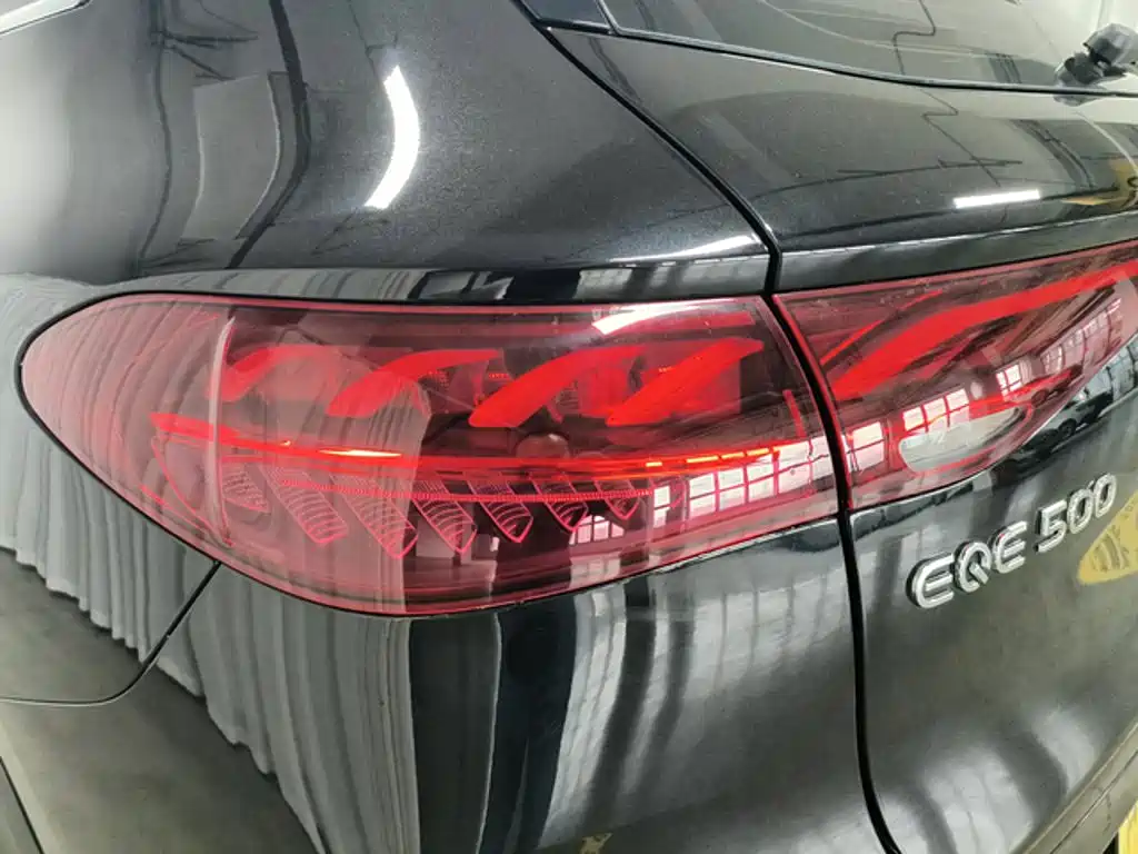 Mercedes-Benz EQE SUV — миниатюра 14