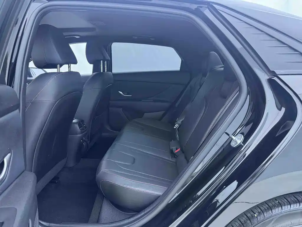 Hyundai Elantra — миниатюра 15